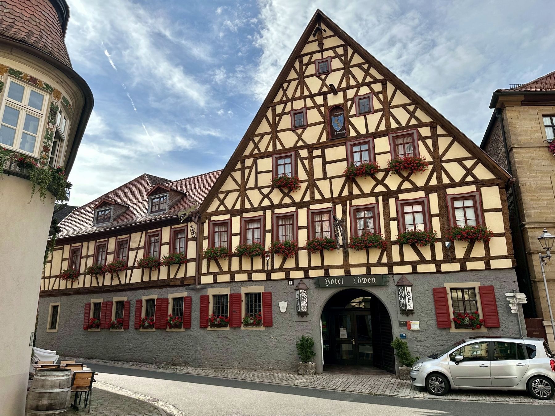 Hotel �L�wen� / �Lion� Hotel and Marker image. Click for full size.