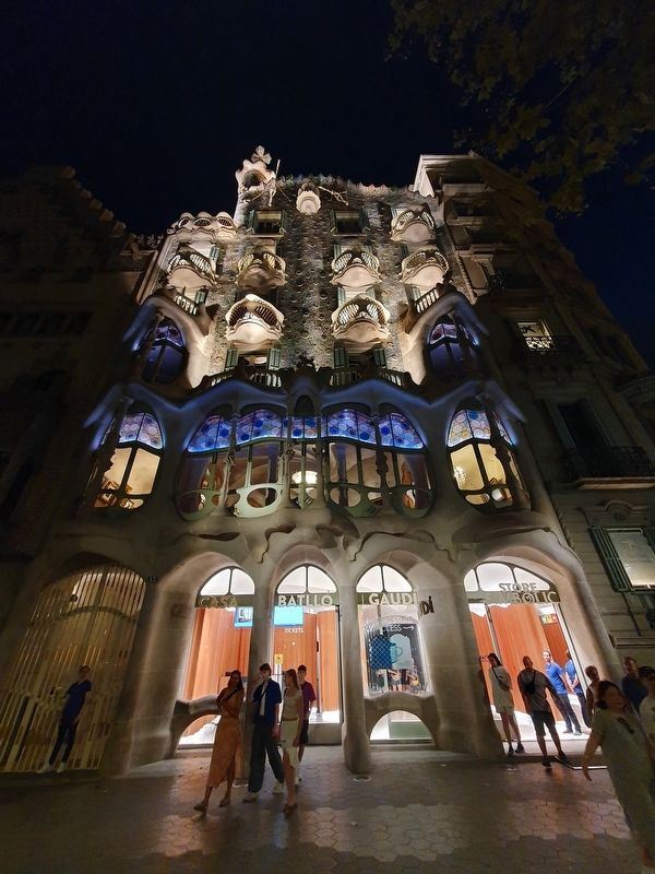 The Casa Battló, just north of the House of Josefina Bonet. Click for full size. The Casa Battló, just north of the House of Josefina Bonet image. Click for full size.