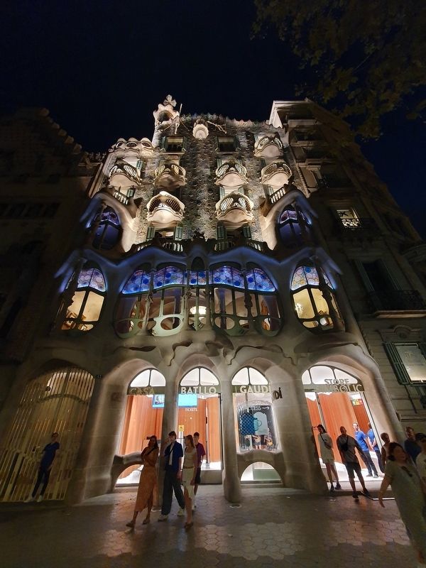 The Casa Battl, just north of the House of Josefina Bonet image. Click for full size.