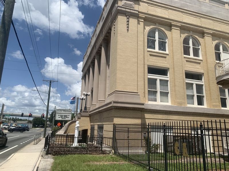 First Citizen Marker, Bust, and Centro Asturiano de Tampa image. Click for full size.