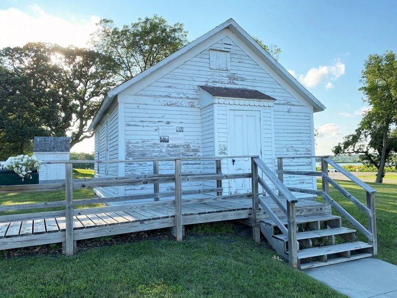 District #18 Schoolhouse & Marker image. Click for full size.
