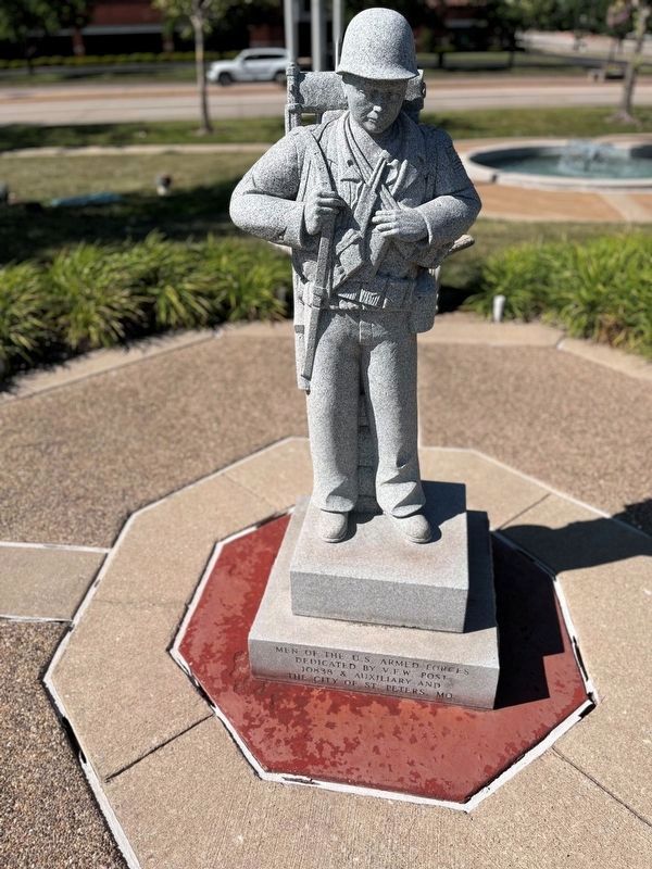Statue that is part of the display image. Click for full size.