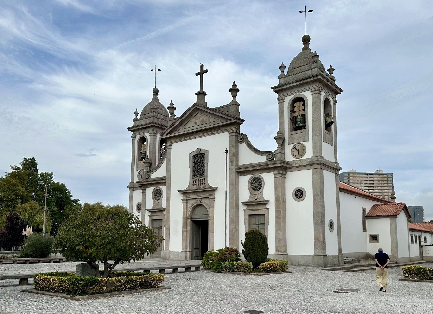 Igreja de S. Miguel / Church of San Miguel image. Click for full size.