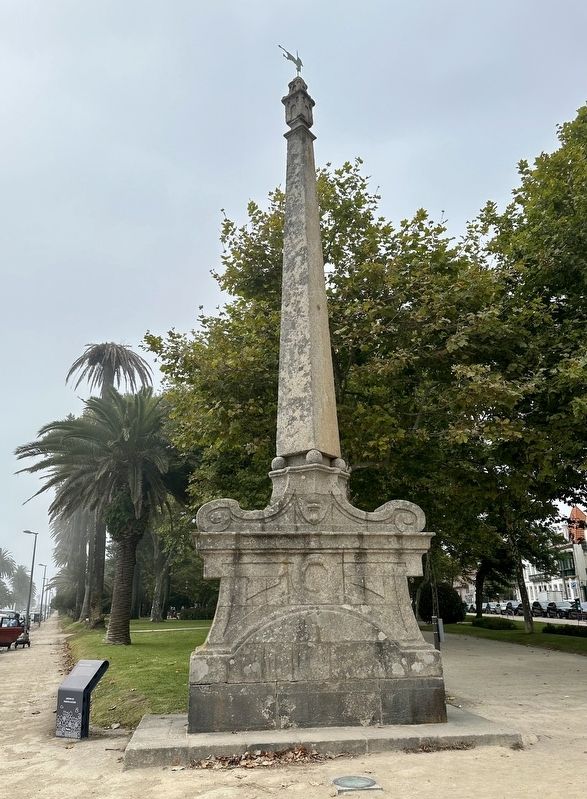 Obelisco de Prelada / Obelisk of the Prelate and Marker image. Click for full size.