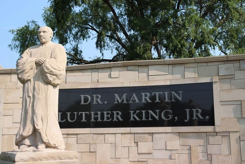 Dr. Martin Luther King Jr. Memorial image. Click for full size.