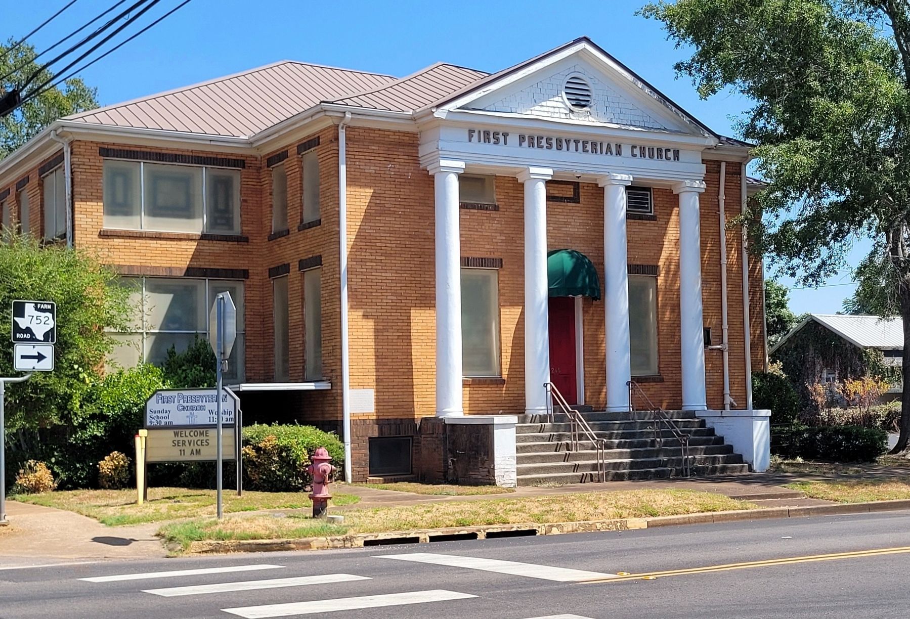 The view of the First Presbyterian Church of Rusk from across the street image. Click for full size.