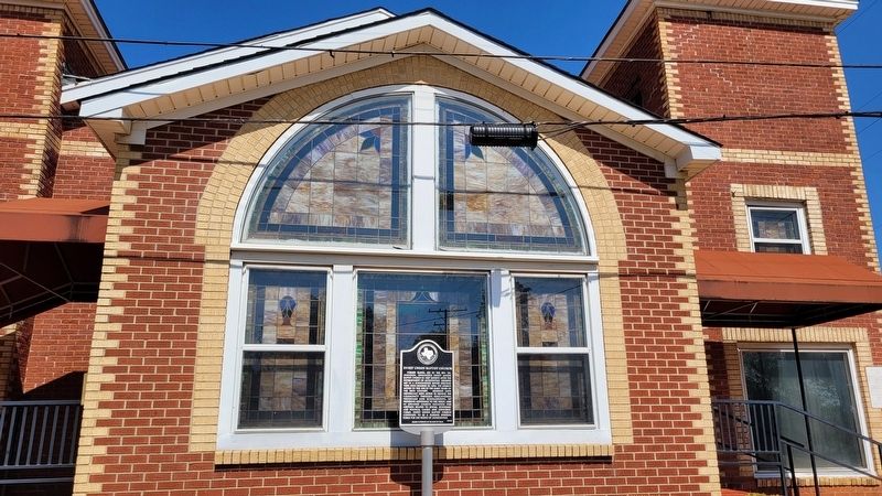The front of the Sweet Union Baptist Church and Marker image. Click for full size.