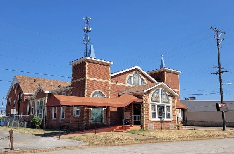 The view of the Sweet Union Baptist Church and Marker from the street image. Click for full size.