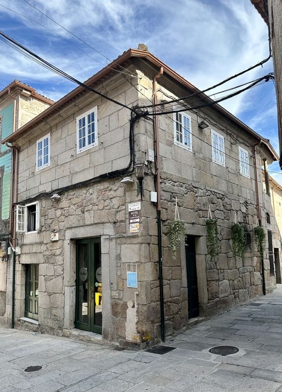 Casa da Botica and Marker. Click for full size. Casa da Botica and Marker image. Click for full size.