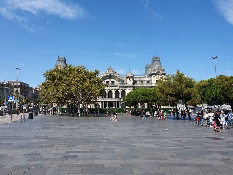 Portal de la Pau, site of the Monument a R�mul Bosch i Alsina image. Click for full size.