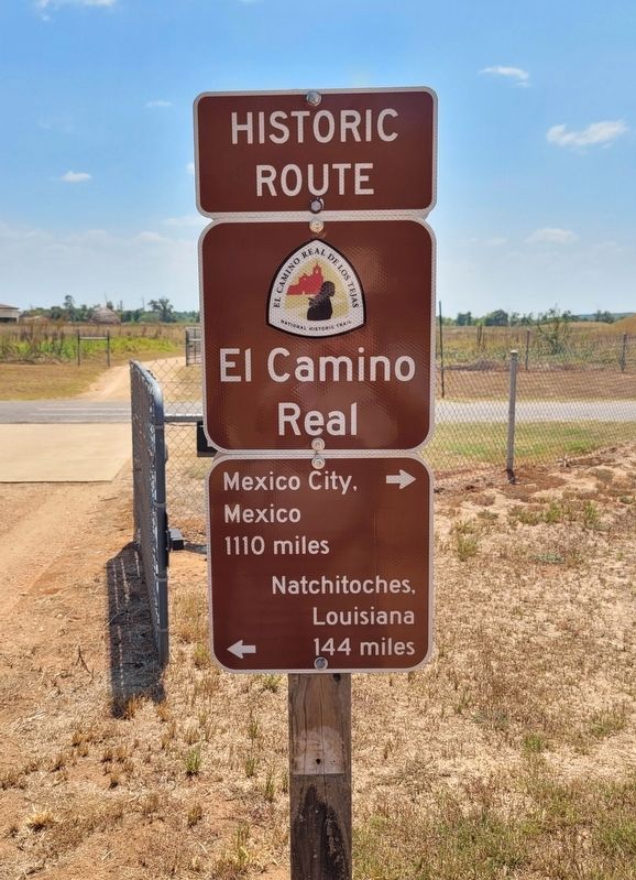 Sign on the El Camino Real de los Tejas image. Click for full size.