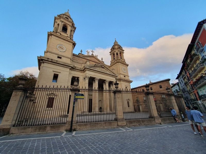 Catedral de Santa Mar�a la Real and Marker image. Click for full size.