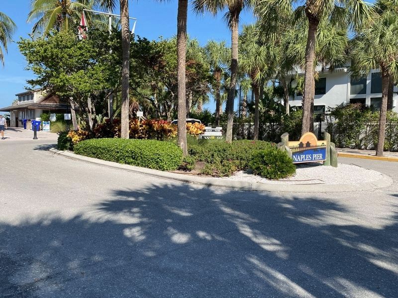 Entrance Area to the Naples Pier image. Click for full size.