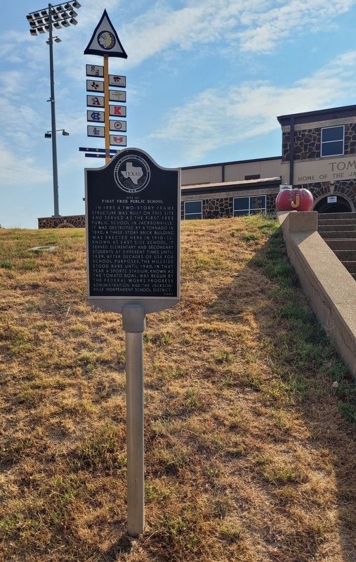 Site of First Free Public School Marker image. Click for full size.