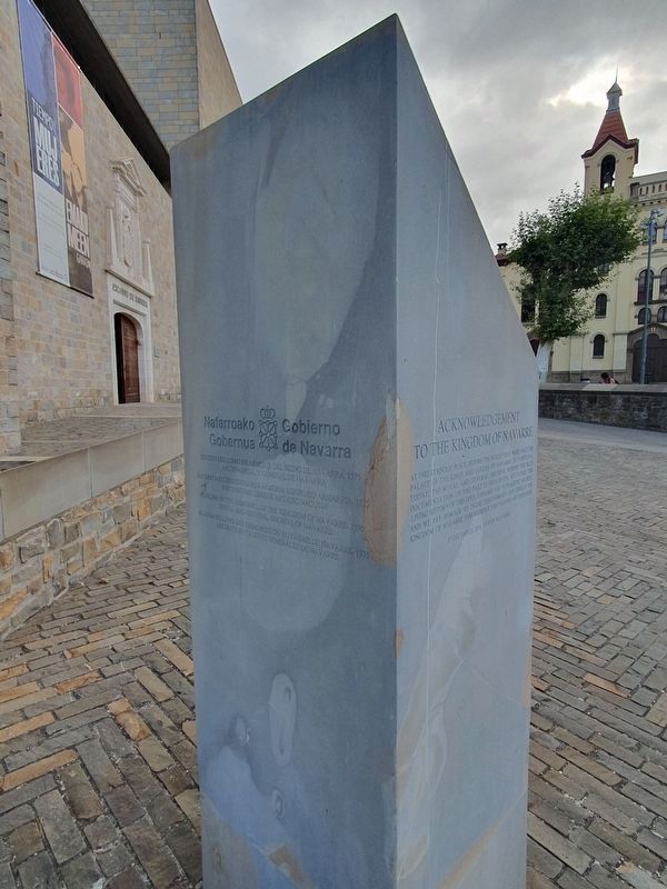 Acknowledgement to the Kingdom of Navarre Marker English text and note on arms image. Click for full size.