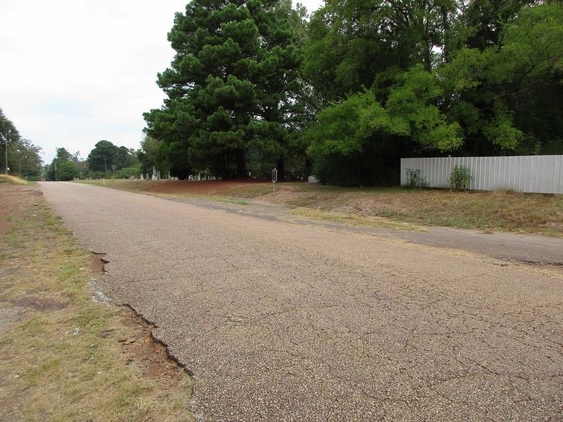 Site of Hussey & Logan's Mill and Gin Factory Marker. Click for full size. Site of Hussey & Logan's Mill and Gin Factory Marker image. Click for full size.