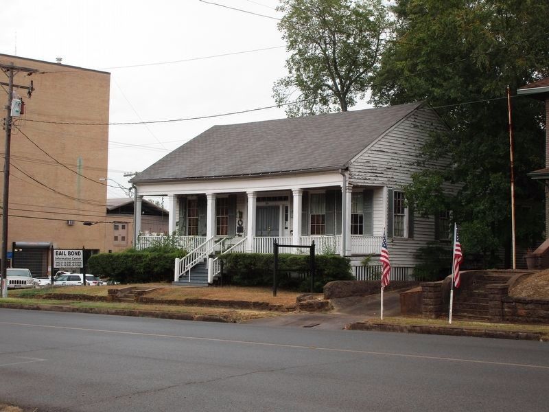 Arnot House and Marker image. Click for full size.