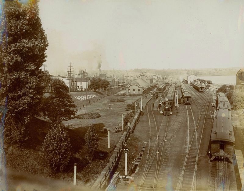 The Great Western Railway station and yard in Hamilton, 1892 image. Click for full size.