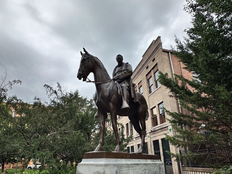 Equestrian Statue image. Click for full size.