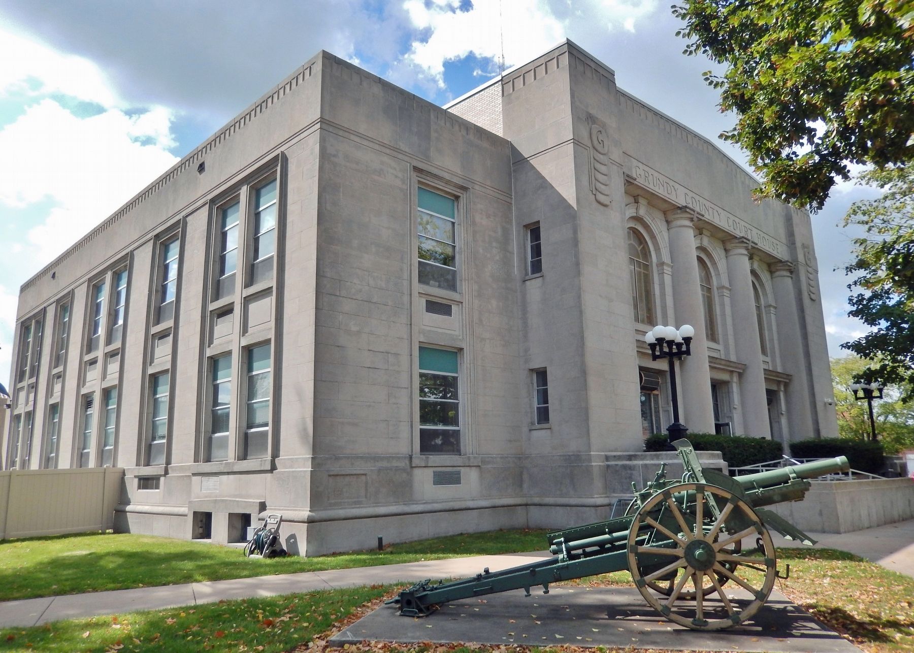 Grundy County Courthouse image. Click for full size.