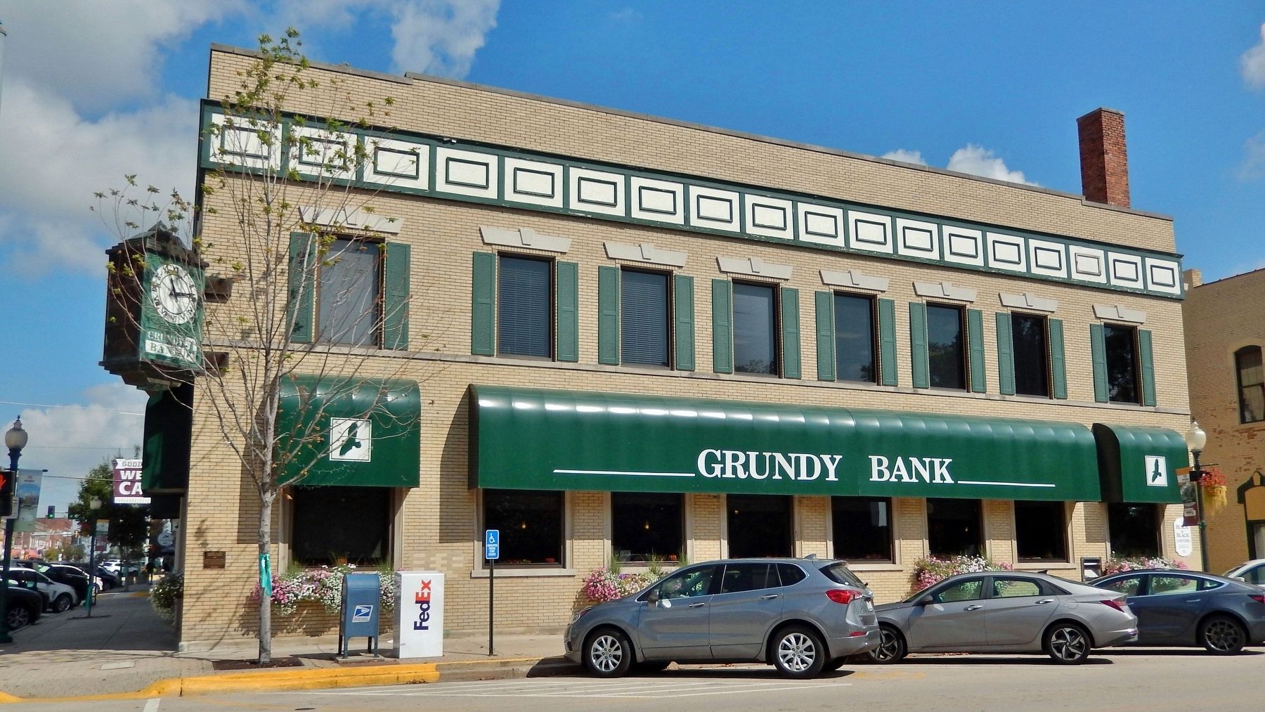 Grundy County National Bank (<i>south elevation</i>) image. Click for full size.