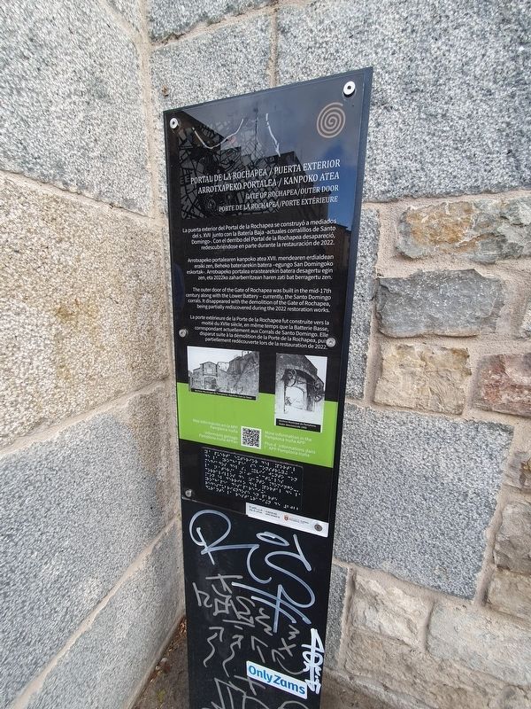 Portal de la Rochapea / Puerta Exterior Marker image. Click for full size.