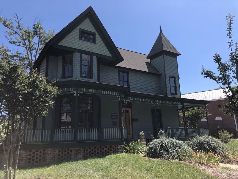 Willis M. Graves House. Click for full size. Willis M. Graves House image. Click for full size.