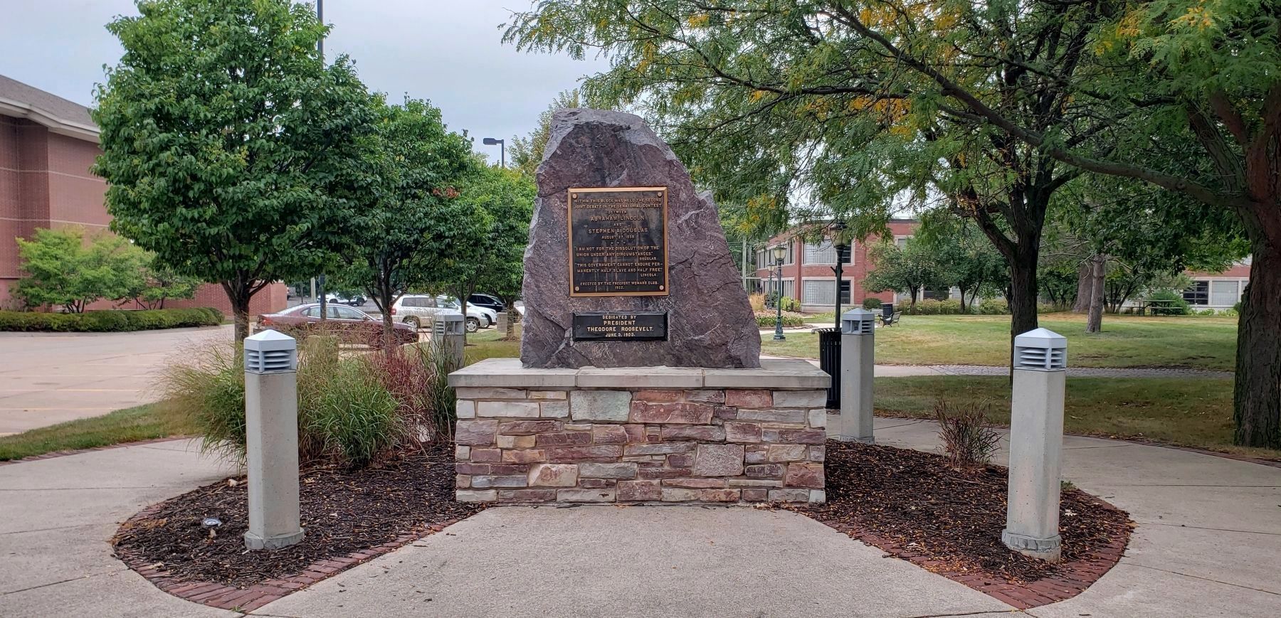 Second Lincoln-Douglas Debate Monument. Click for full size. Second Lincoln-Douglas Debate Monument image. Click for full size.