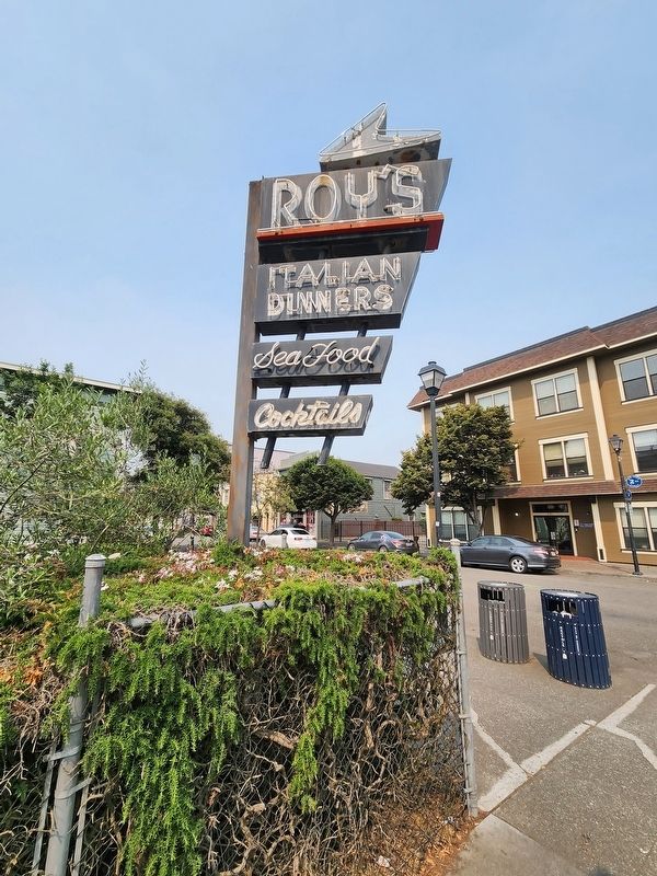 Roy�s vintage neon sign image. Click for full size.