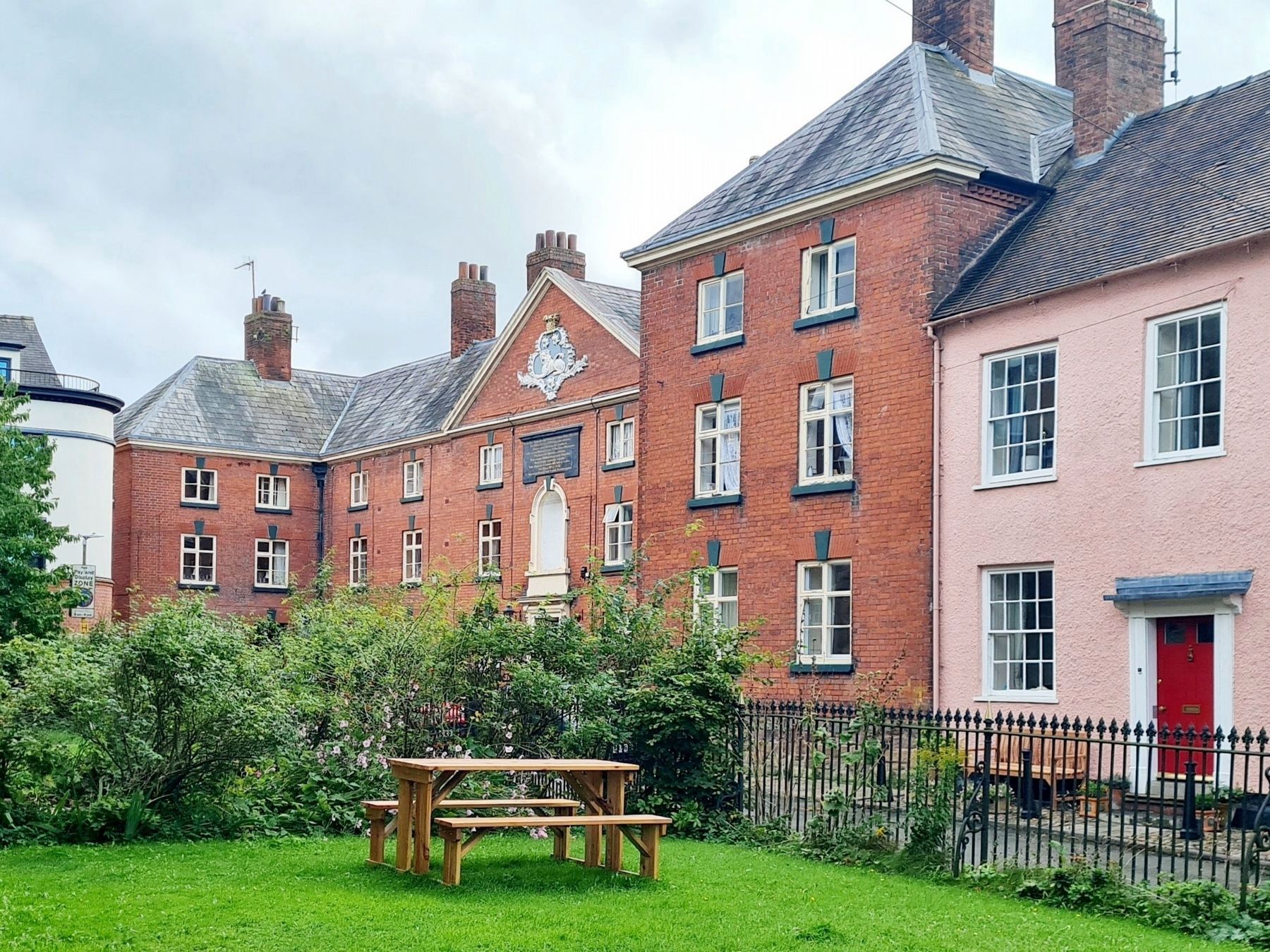 Hosyers Almshouses. Click for full size. Hosyers Almshouses image. Click for full size.
