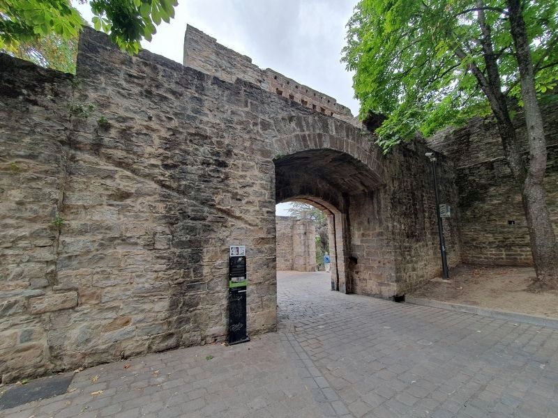 Portal de Francia and Marker. Click for full size. Portal de Francia and Marker image. Click for full size.
