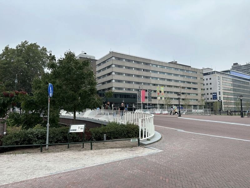 Een Singel Rondom / A Defensive Canal All Around Marker - wide view. Click for full size. Een Singel Rondom / A Defensive Canal All Around Marker - wide view image. Click for full size.