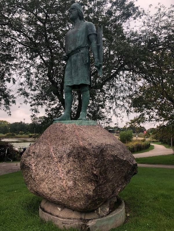 Leif Erikson statue image. Click for full size.