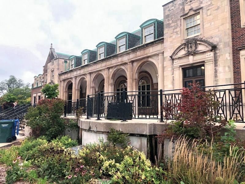 Humboldt Park Fieldhouse image. Click for full size.