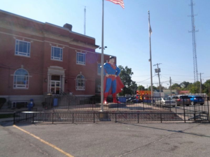 Superman Statue image. Click for full size.