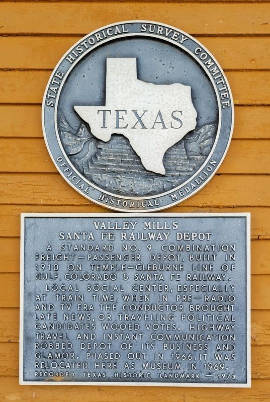 Valley Mills Santa Fe Railway Depot Marker image. Click for full size.