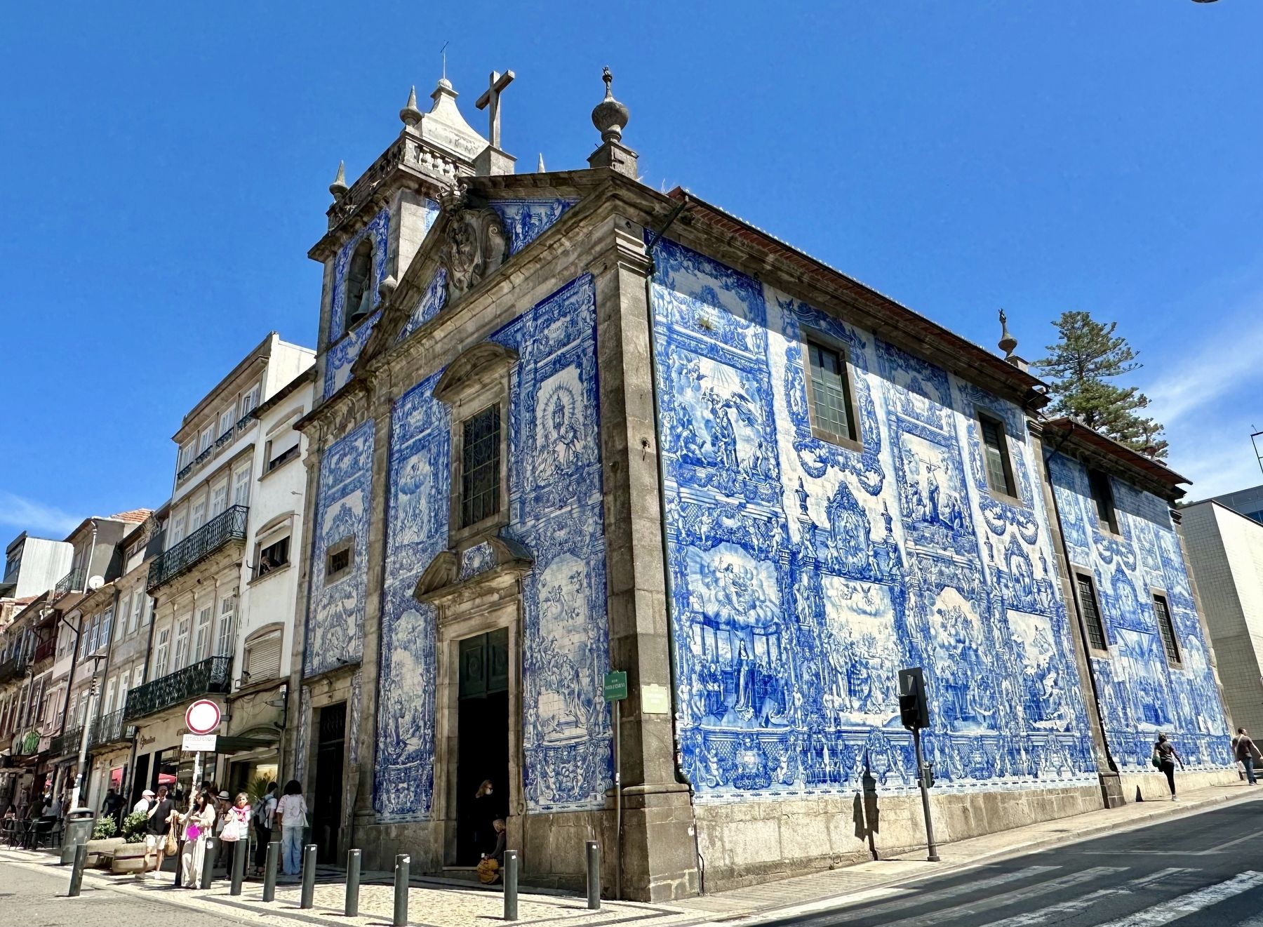 Capela das Almas de Santa Catarina and Marker. Click for full size. Capela das Almas de Santa Catarina and Marker image. Click for full size.