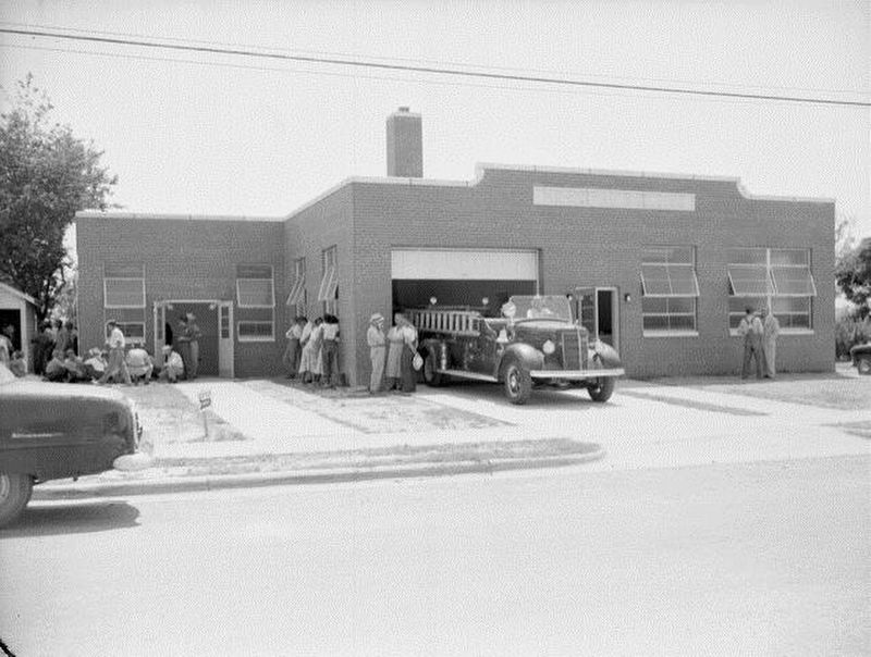 Fuquay Municipal Building image. Click for full size.