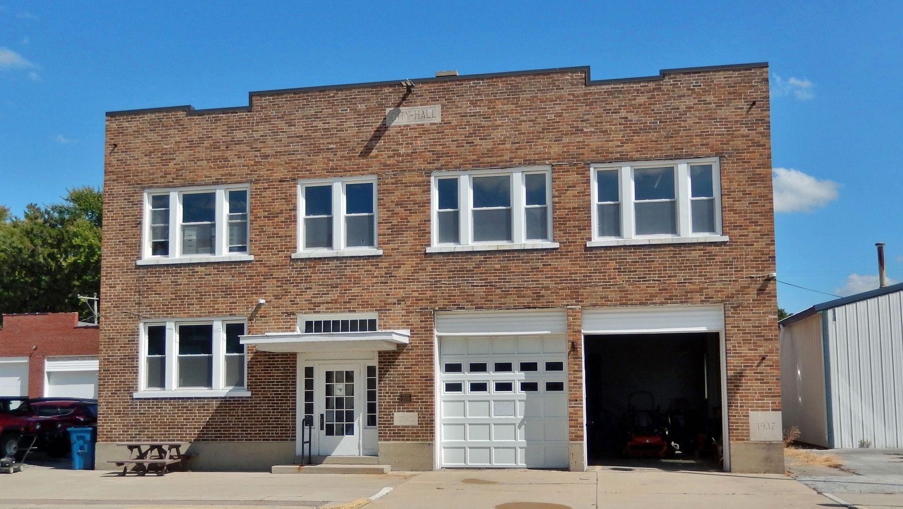Converse City Hall Building (<i>west/front elevation</i>) image. Click for full size.