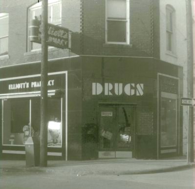 Elliotts Pharmacy, c. 1940. Click for full size. Elliotts Pharmacy, c. 1940 image. Click for full size.