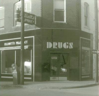 Elliotts Pharmacy, c. 1940 image. Click for full size.