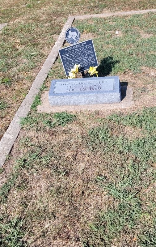 Dr. Tom Douglas Spies Gravesite and wMarker image. Click for full size.