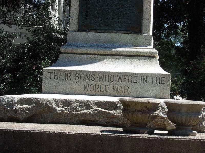Holly Springs War Memorial (World War I) image. Click for full size.