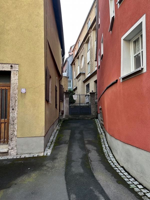 Ehemalige Synagoge / Former Synagogue Marker - view from the street image. Click for full size.