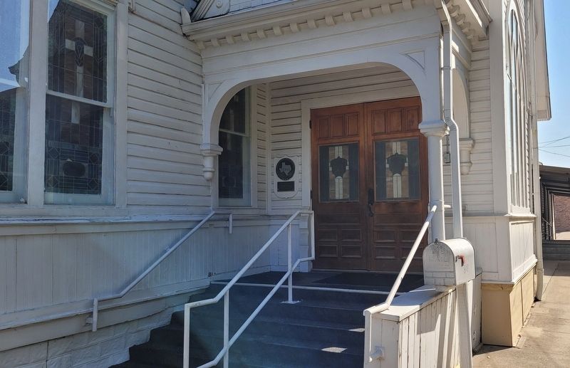 The entrance to the First Presbyterian Church with Marker image. Click for full size.