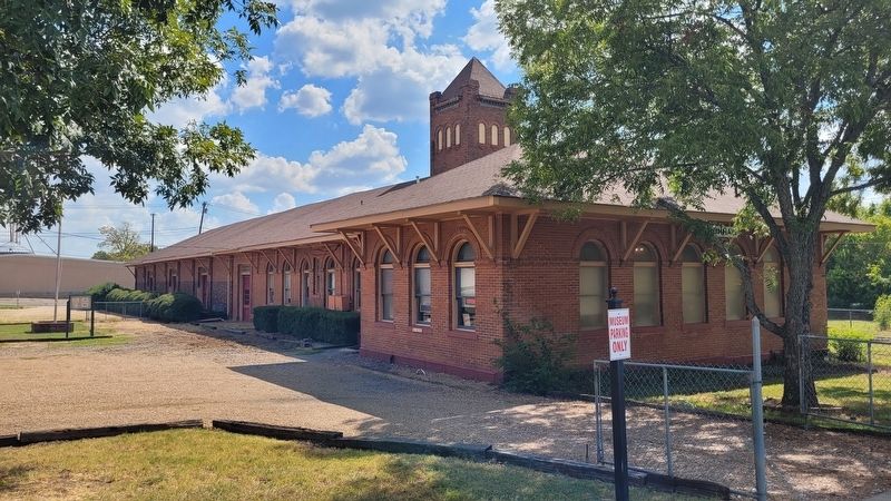 The view of the Texas and Pacific Depot from the street image. Click for full size.