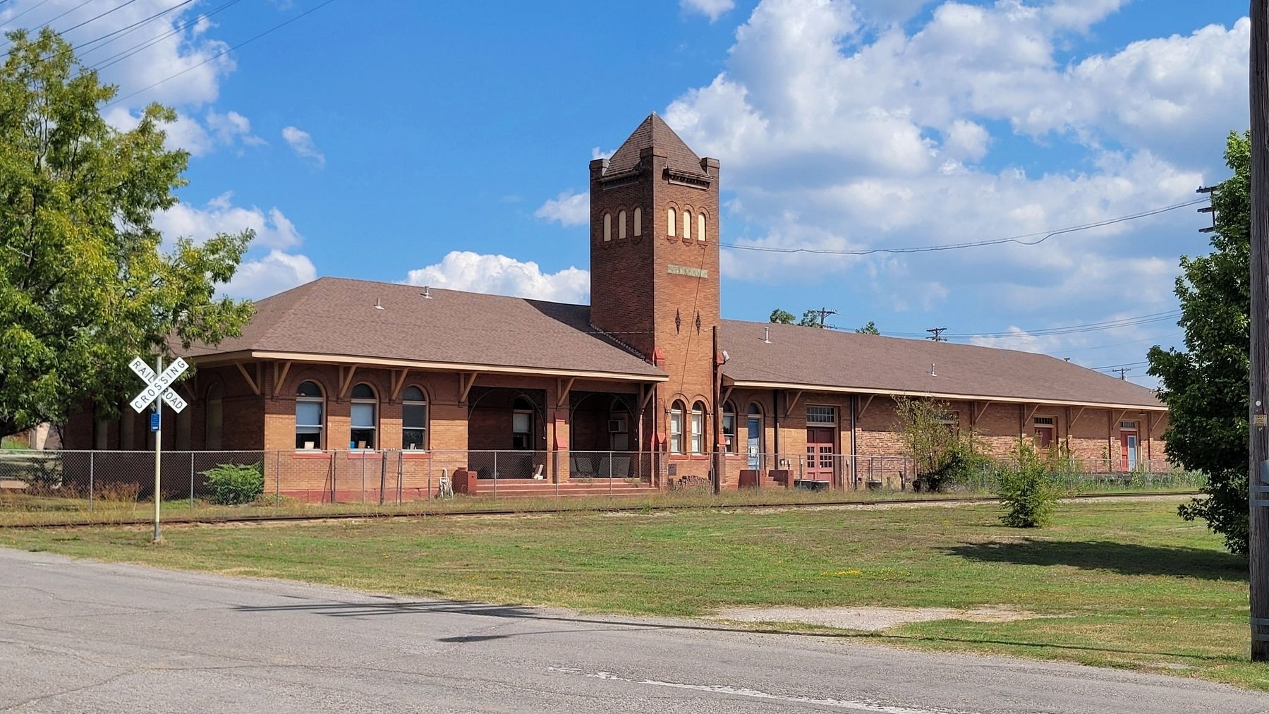 The Texas and Pacific Depot along the tracks image. Click for full size.