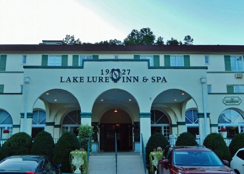 1927 Lake Lure Inn (<i>front portico</i>) image. Click for full size.