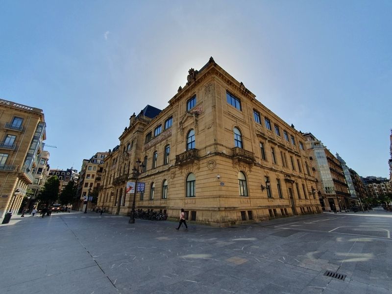KMK and Post Office Buildings image. Click for full size.