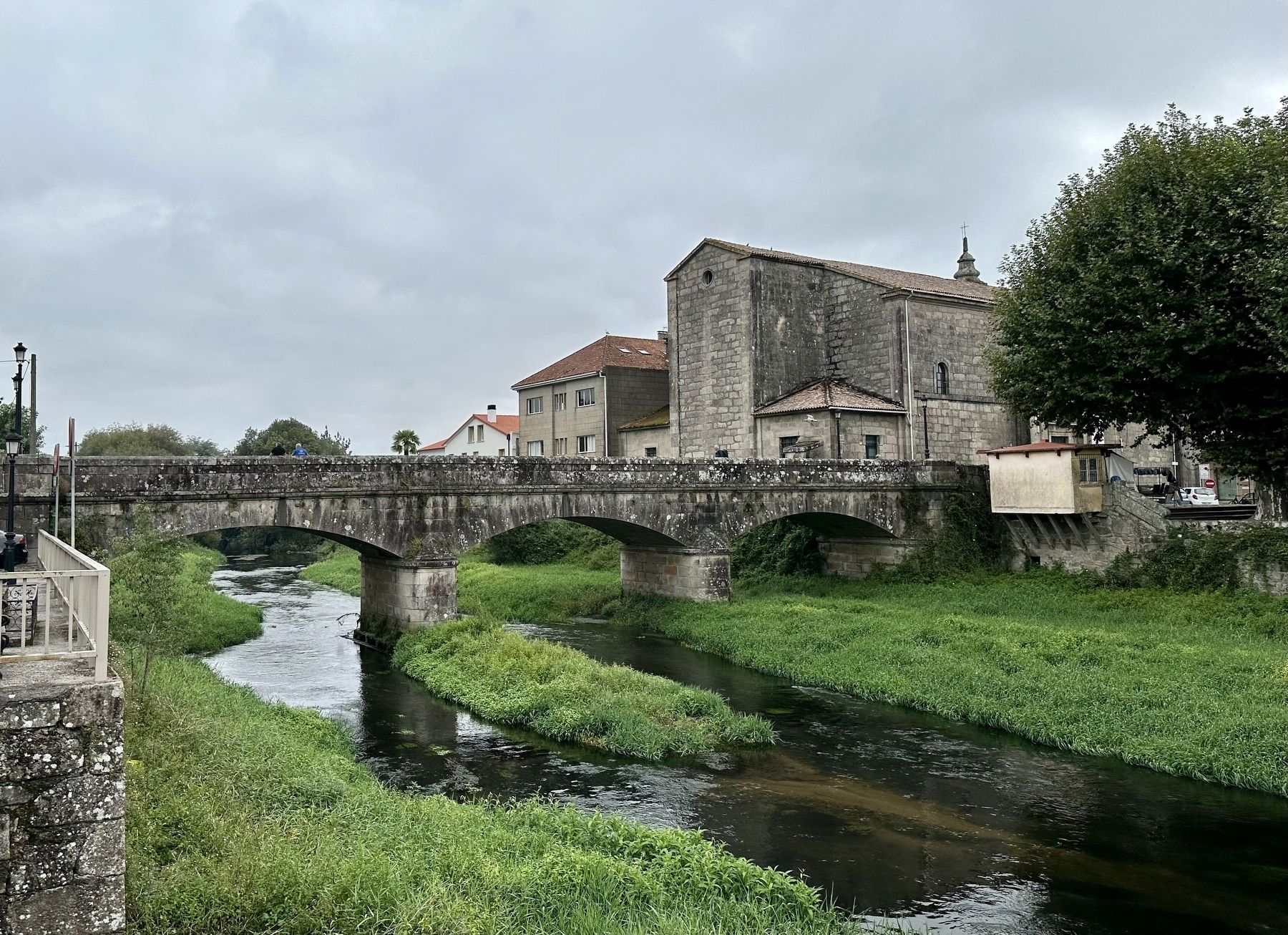 Ponte de Santiago / Puente Santiago / Saint Jame�s Bridge - view from west bank image. Click for full size.
